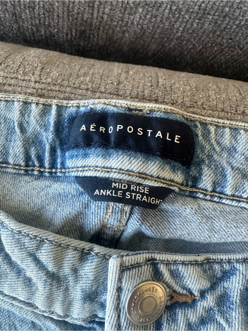 Aeropostale Light Blue Mid Rise Ankle Straight Women's Jeans Waist 17”
A2